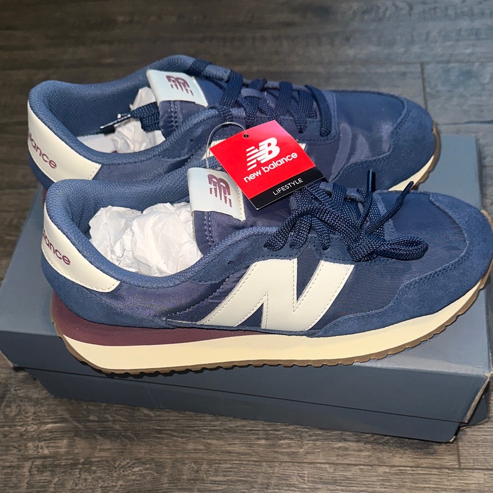 New Balance Men's Navy and White Classic Lifestyle Sneakers